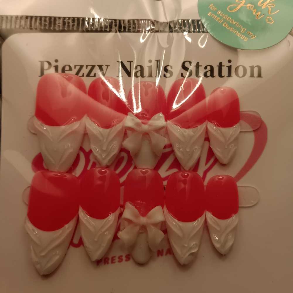Lot Of 4 Sets Of Beautiful Press-On Nails. Small